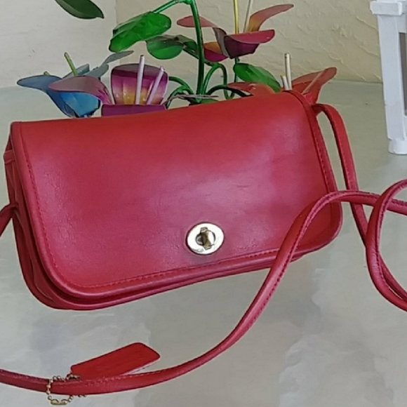 Coach Handbags - VINTAGE NYC COACH DINKY BAG LATE 1970'S